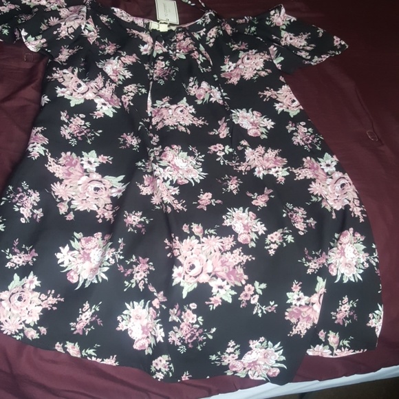 Dress - Picture 2 of 4